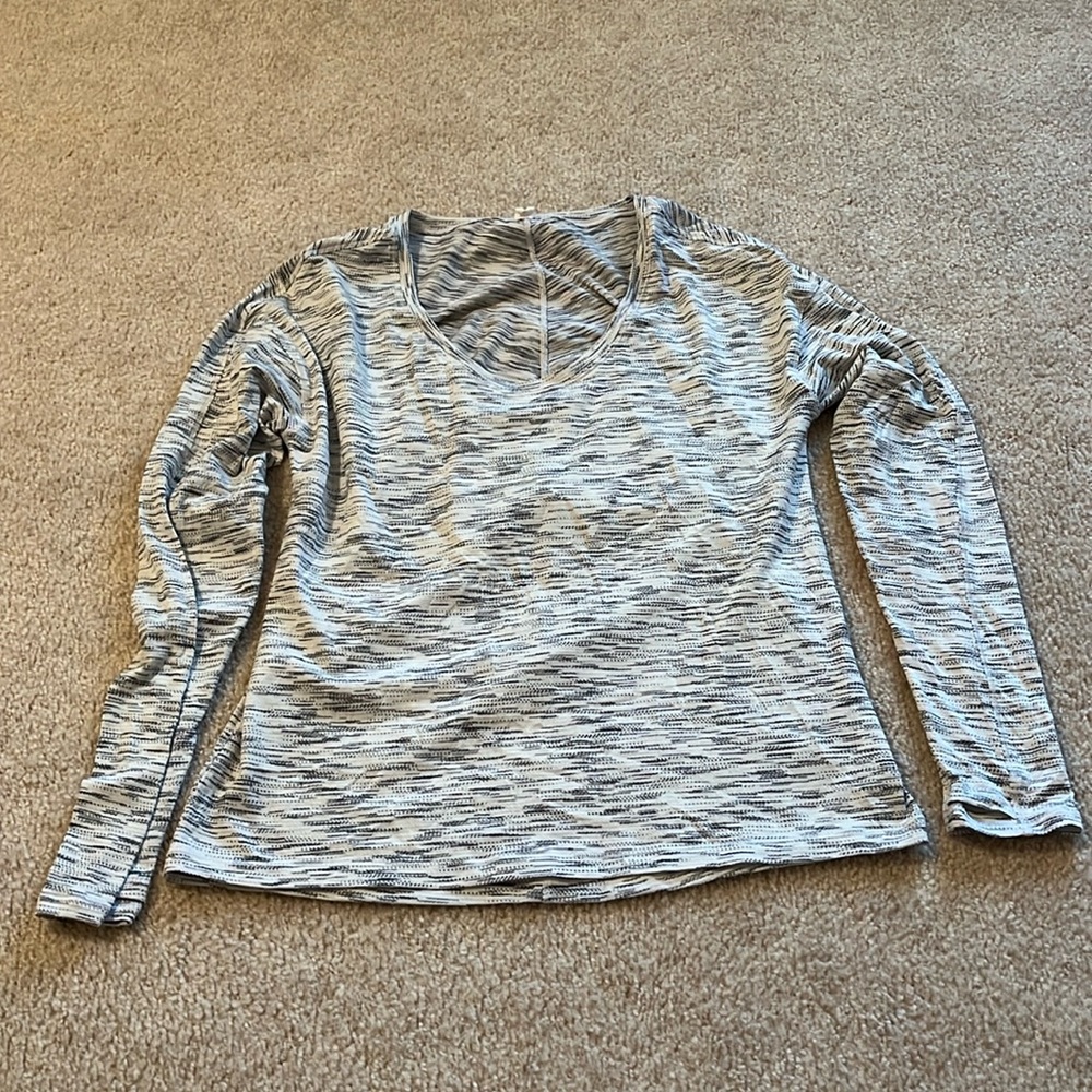 Size 6 lululemon long sleeve